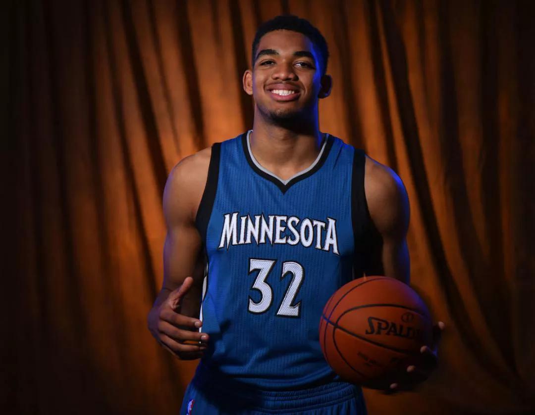 SLAM晒伦纳德昨日战胜勇士赛场照：科怀再次出击